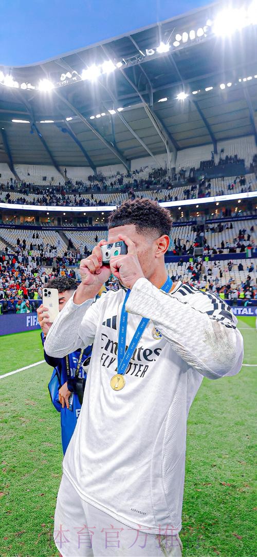 官方:皇马球星贝林厄姆、凯塞多包揽男女足金童奖